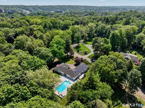 2 Studio Ln, Norwalk, CT 06850