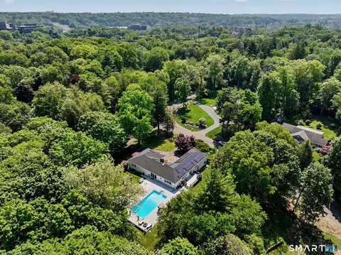 2 Studio Ln, Norwalk, CT 06850