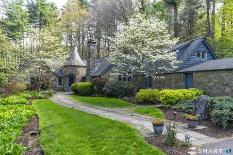 8 Morgan Rd, Canton, CT 06019