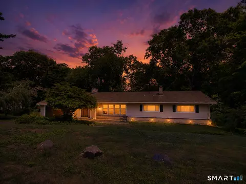 136 Knoll Dr, Hamden, CT 06518