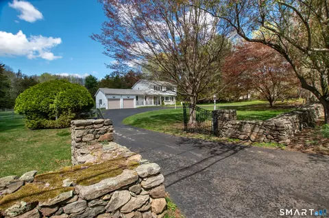 2010 North St, Fairfield, CT 06824