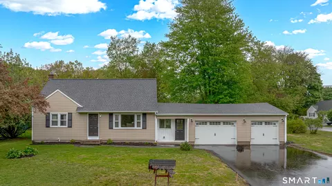 4 Lox Ln, Enfield, CT 06082