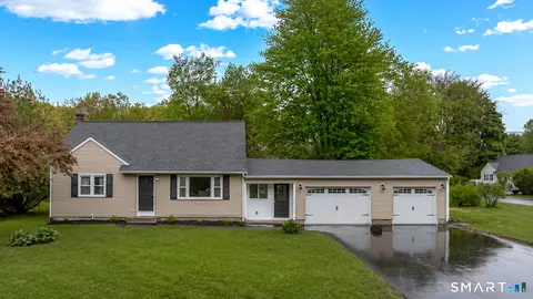 4 Lox Ln, Enfield, CT 06082