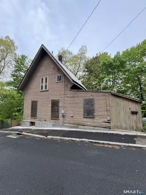 7 Chestnut St, Vernon, CT 06066