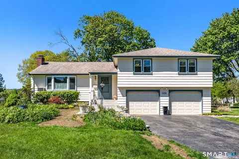 1221 N Main St, West Hartford, CT 06117