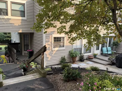 20 Beecher Ln #20, Rocky Hill, CT 06067