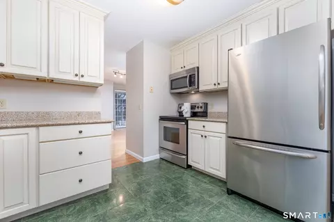 4 Fairmount Ln #4, Granby, CT 06035