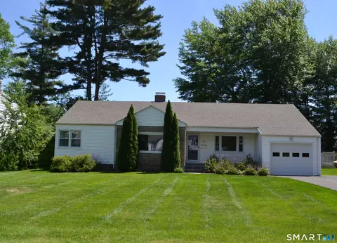 99 Iroquois Rd, West Hartford, CT 06117