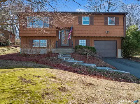 95 Hoyts Hl, Bethel, CT 06801