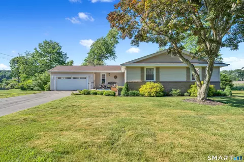 44 Riverside Dr, Branford, CT 06405