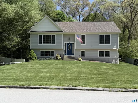 29 Carey Ln, Norwich, CT 06360