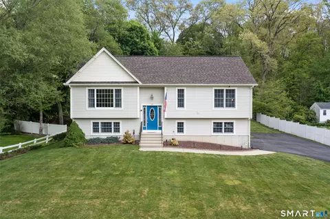 29 Carey Ln, Norwich, CT 06360