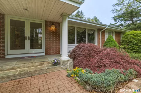 12 Mountain Farms Rd, West Hartford, CT 06117