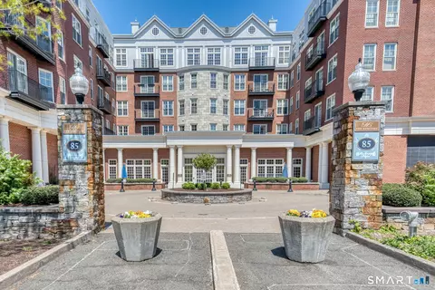 85 Memorial Rd #411, West Hartford, CT 06107