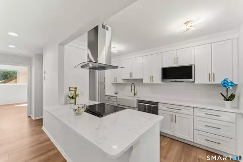 69 Heritage Vlg #D, Southbury, CT 06488