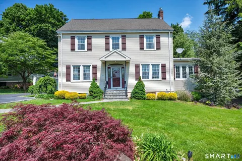 22 West St, Cromwell, CT 06416