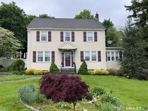 22 West St, Cromwell, CT 06416