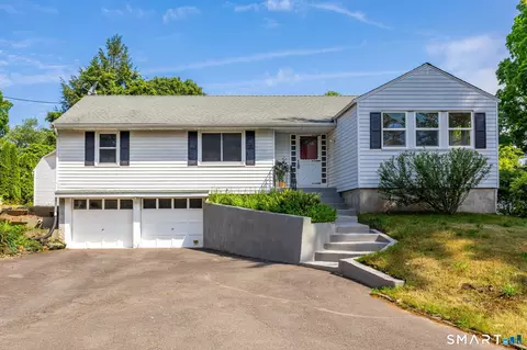 2 Barn Hill Rd, Bloomfield, CT 06002