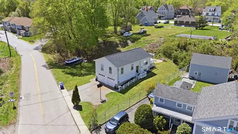 21 Chase St, Stonington, CT 06379