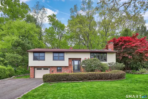 123 Evelyn Dr, Naugatuck, CT 06770