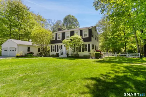 3 Cherokee Dr, Brookfield, CT 06804