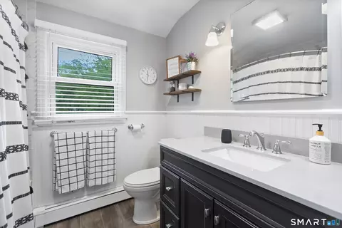 Bath - 3 Cherokee Dr, Brookfield, CT 06804 photo 3 of 3