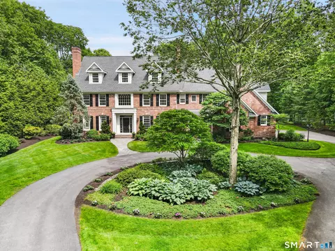 21 Williamsburg Ln, Avon, CT 06001