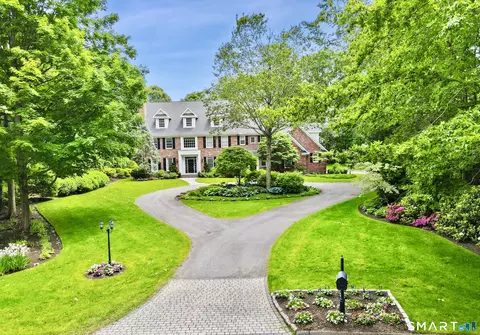 21 Williamsburg Ln, Avon, CT 06001