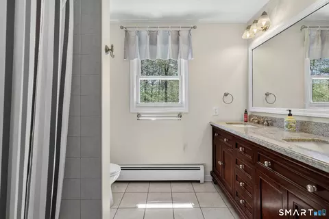 Bath - 482 Luba Dr, Orange, CT 06477 photo 3 of 3