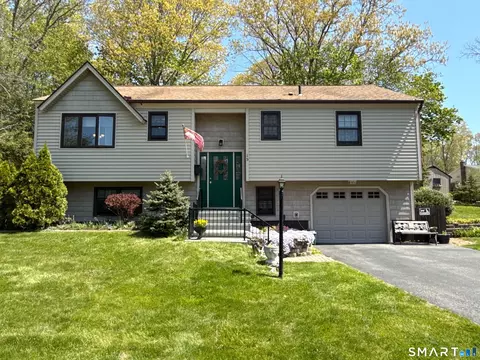 15 Grove St, Deep River, CT 06417