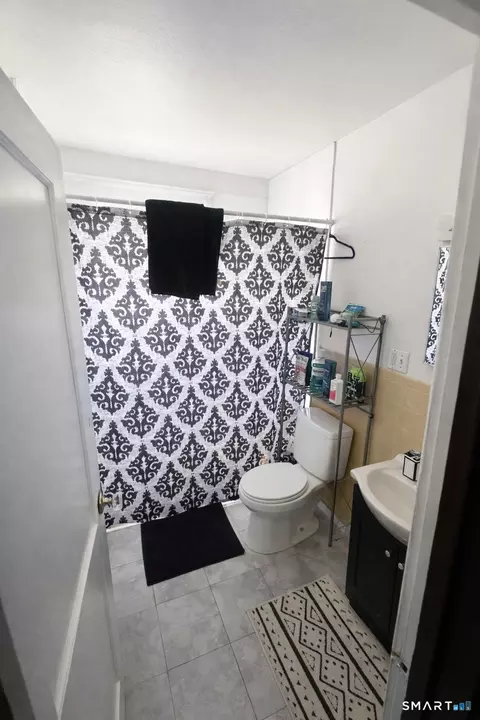 Bath - 171 Morse St, Hamden, CT 06517 photo 2 of 2