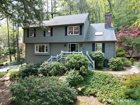 2 Higate Ln, Simsbury, CT 06070
