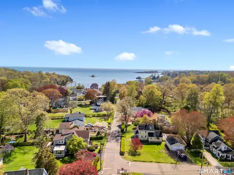 58 Grove St Ext, Branford, CT 06405