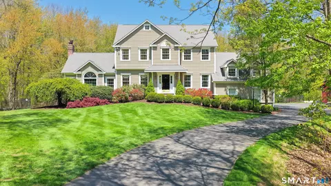 11 Wychwood Ln, Oxford, CT 06478
