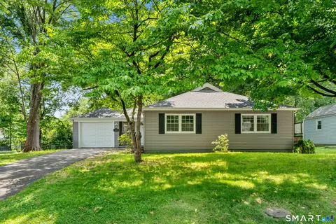 137 Brewster Rd, West Hartford, CT 06117