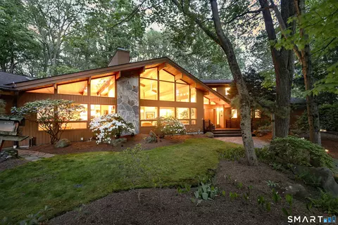 961 Green Cir, Orange, CT 06477