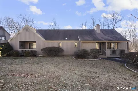 315 Navajo Ln #A, Stratford, CT 06614