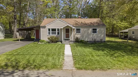 4 Mayfair Rd, Bloomfield, CT 06002
