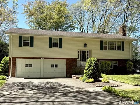 75 Masna Pl, Stratford, CT 06614