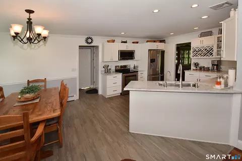 Kitchen - 30 Michael Ln, Suffield, CT 06078 photo 3 of 4