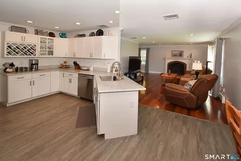 Kitchen - 30 Michael Ln, Suffield, CT 06078 photo 4 of 4