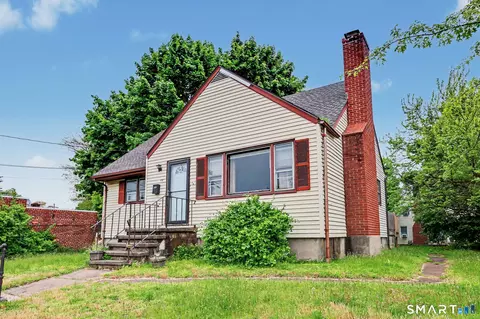 884 Wood Ave, Bridgeport, CT 06604