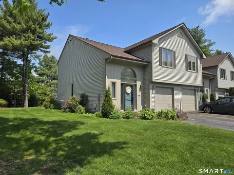 30 Apple Hl #30, Newington, CT 06111