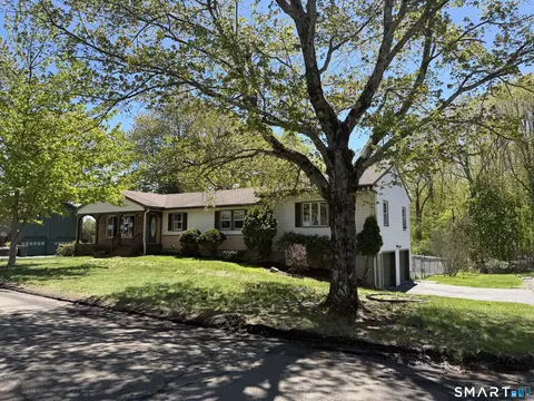 80 Ramsey Ave, Naugatuck, CT 06770