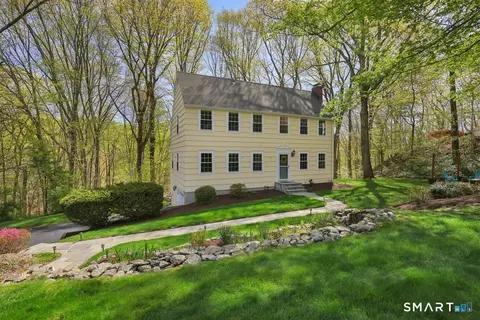 9 Academy Rd, Trumbull, CT 06611