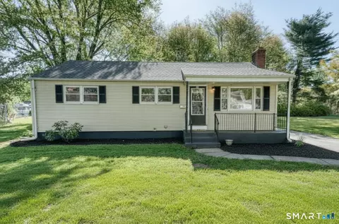 14 Emerson St, Bloomfield, CT 06002