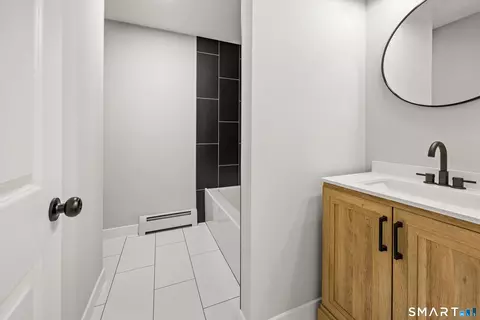 Bath - 35 Lilly St, Waterbury, CT 06708 photo 4 of 5