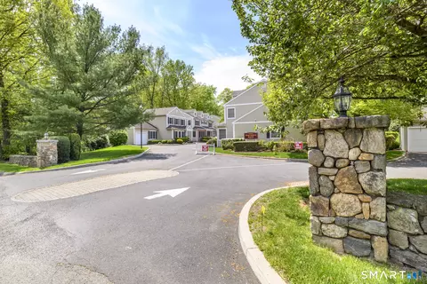 54 Redspire Ct #54, Trumbull, CT 06611