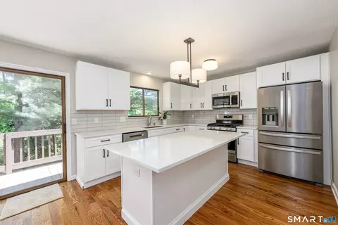 23 Sherman Ln #23, Hamden, CT 06514