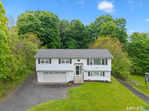 55 Hoyts Hl, Bethel, CT 06801